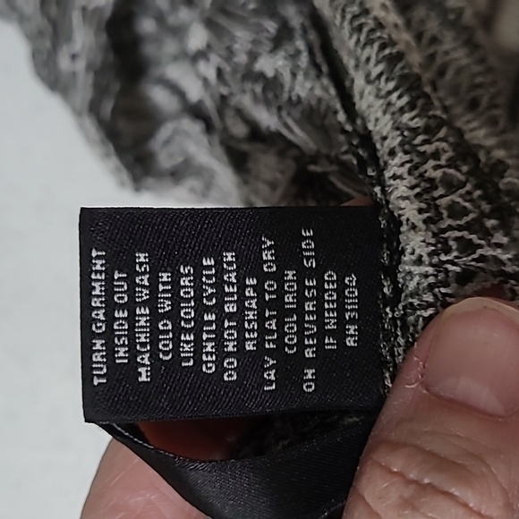 New Directions Women's Black and White Sweater Shrug with scalloped hem size 2X - Picture 7 of 8